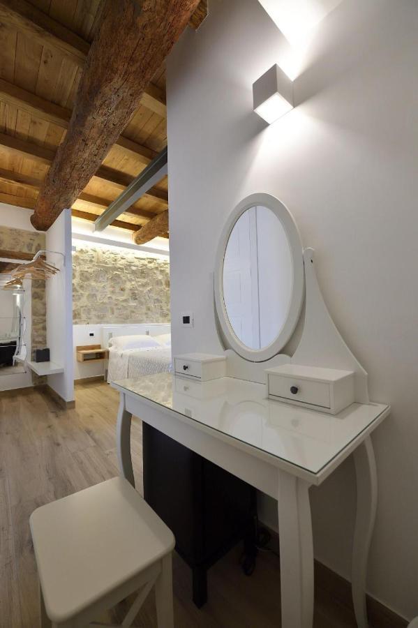 Le Benedettine Affittacamere Relais フォンディ エクステリア 写真