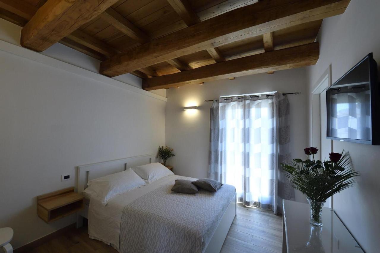 Le Benedettine Affittacamere Relais フォンディ エクステリア 写真