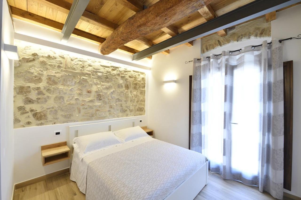 Le Benedettine Affittacamere Relais フォンディ エクステリア 写真