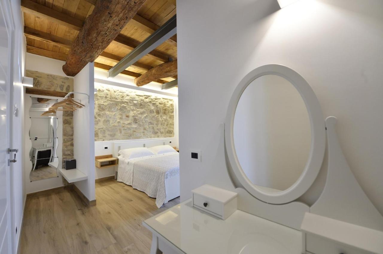 Le Benedettine Affittacamere Relais フォンディ エクステリア 写真